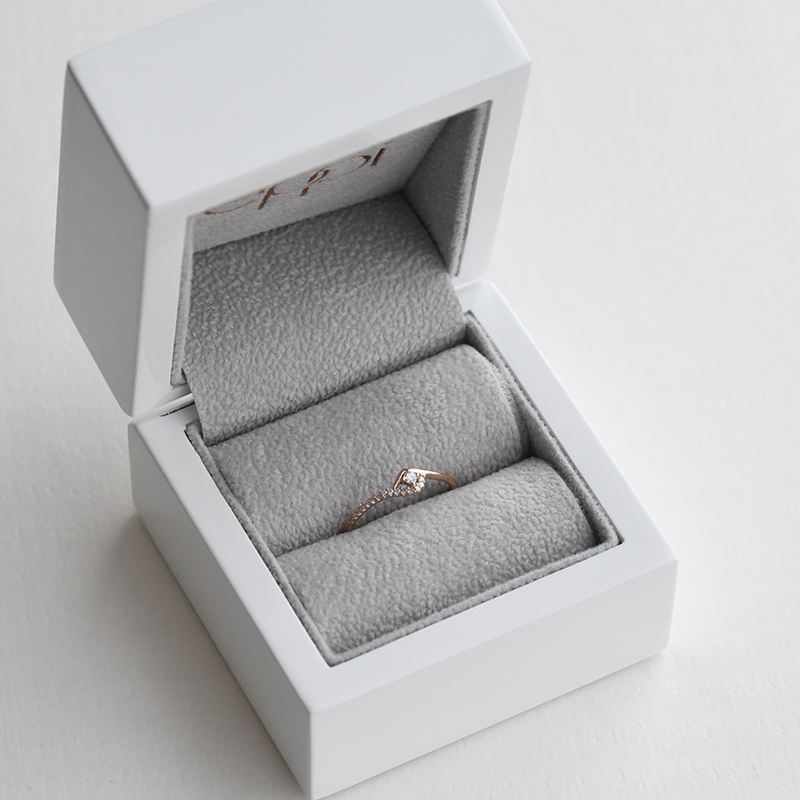 Stříbrný romantický prsten s lab-grown diamanty Cuevas 104565