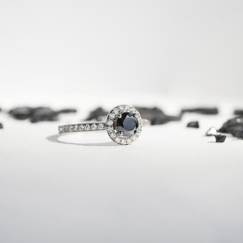 Halo prsten s černým moissanitem a lab-grown diamanty Kerau 110035