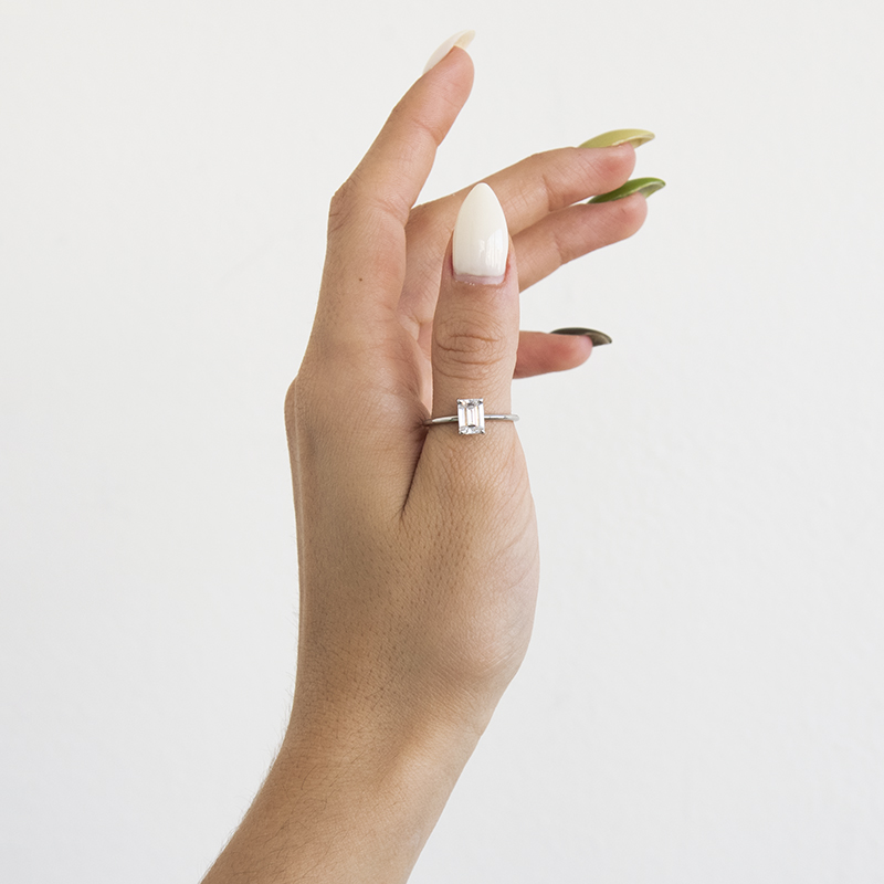 Zásnubní prsten s emerald moissanitem s výběrem velikosti Olson 110245