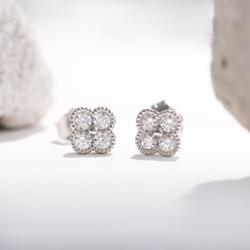 Náušnice s diamanty ve tvaru květin Ellisha 110345