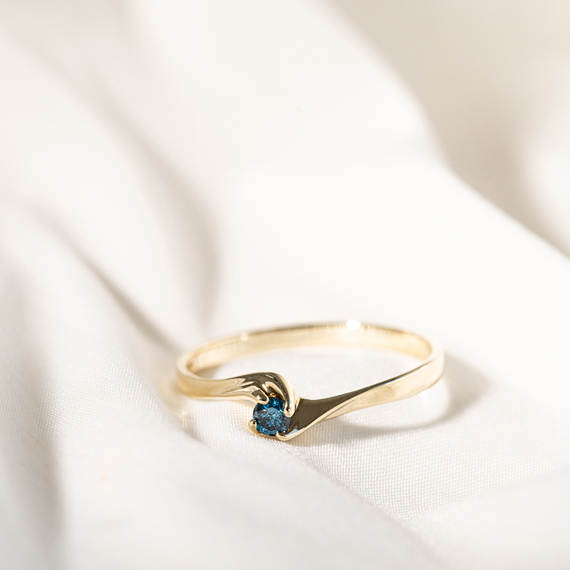 Zlatý zásnubní prsten s modrým diamantem Patralika 119835