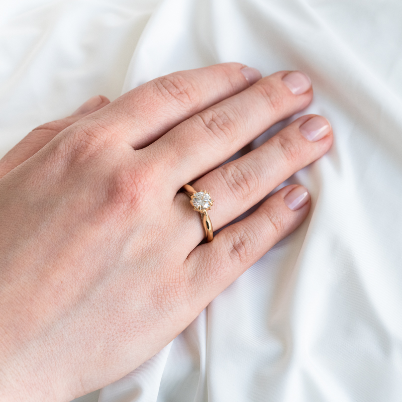 Zásnubní prsten s postranními diamanty Libby 124765