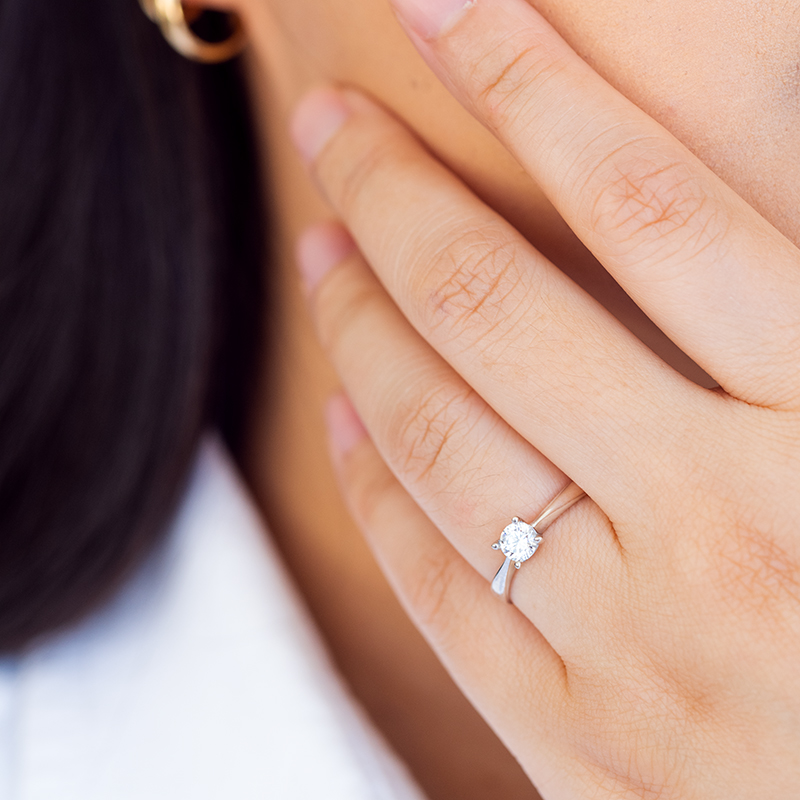 Zásnubní prsten se srdíčkem a diamantem Lenal 125215