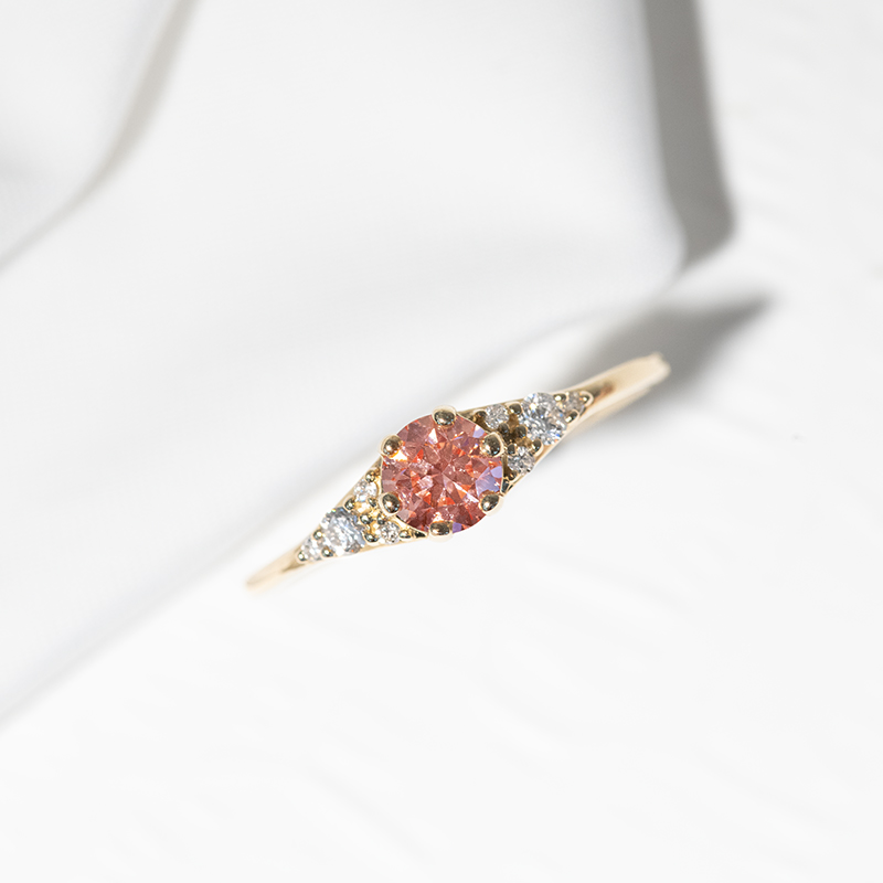 Zásnubní prsten s certifikovaným fancy pink lab-grown diamantem Diana 125655