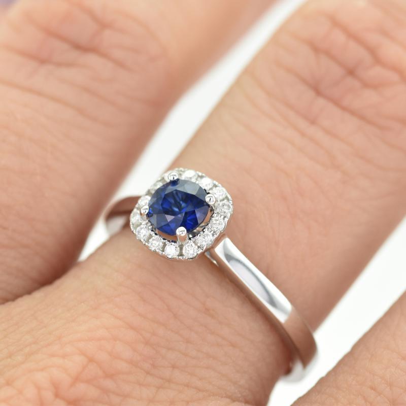 Zásnubní prsten s modrým safírem a diamanty Giada 12825