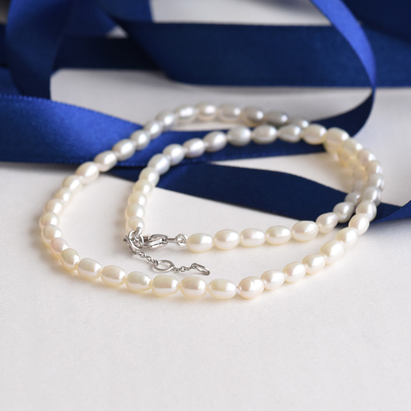 Elegantní stříbrný perlový náhrdelník Emelie 129315