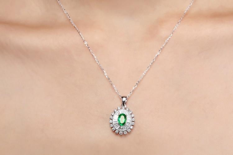 Smaragdový náhrdelník 13835