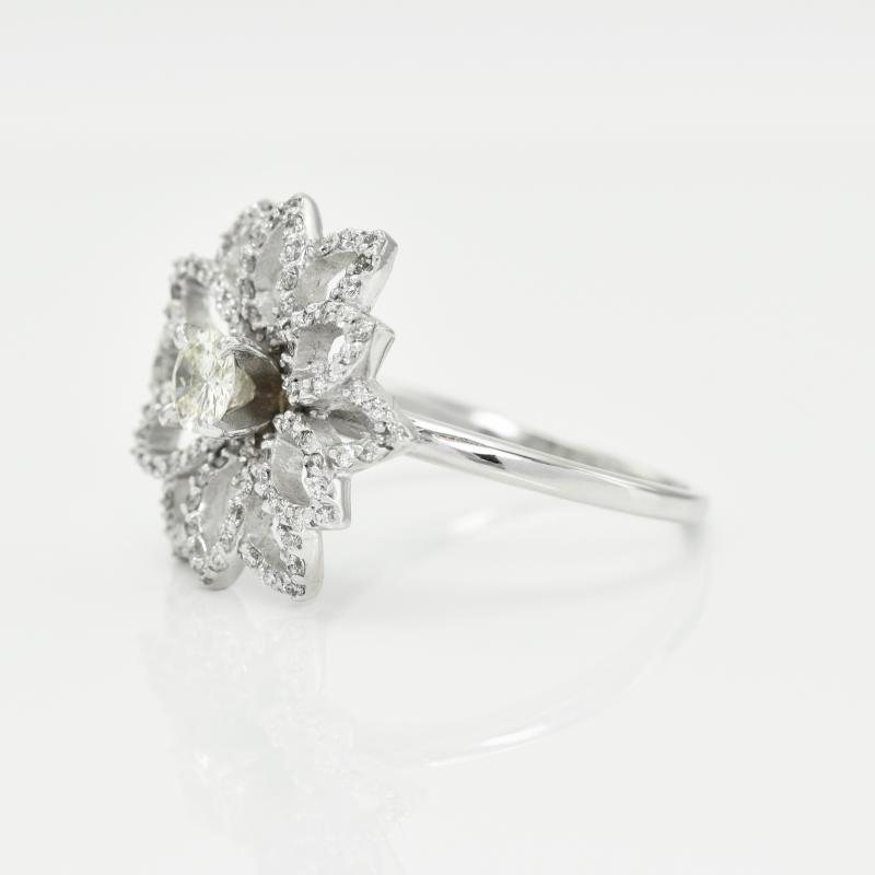 Prsten plný diamantů 15425