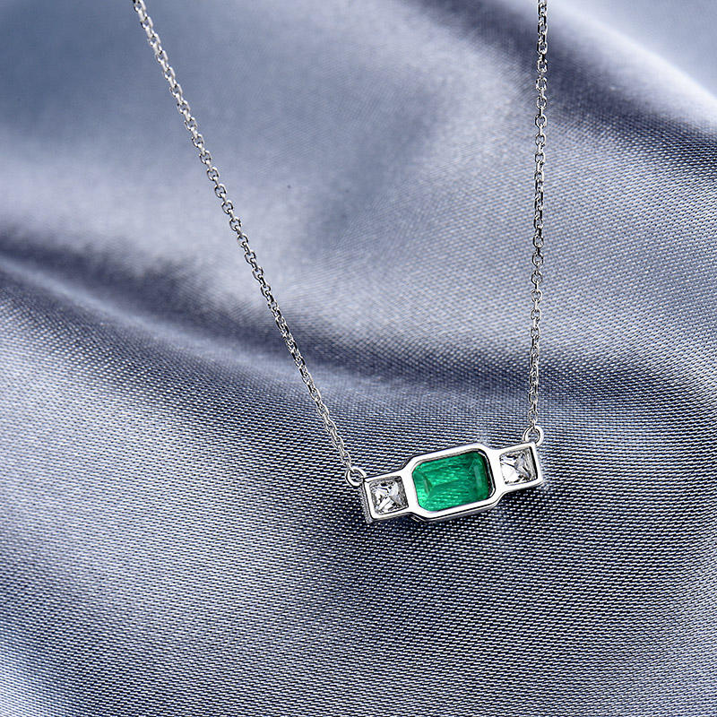 Zlatý náhrdelník s emerald smaragdem 18495
