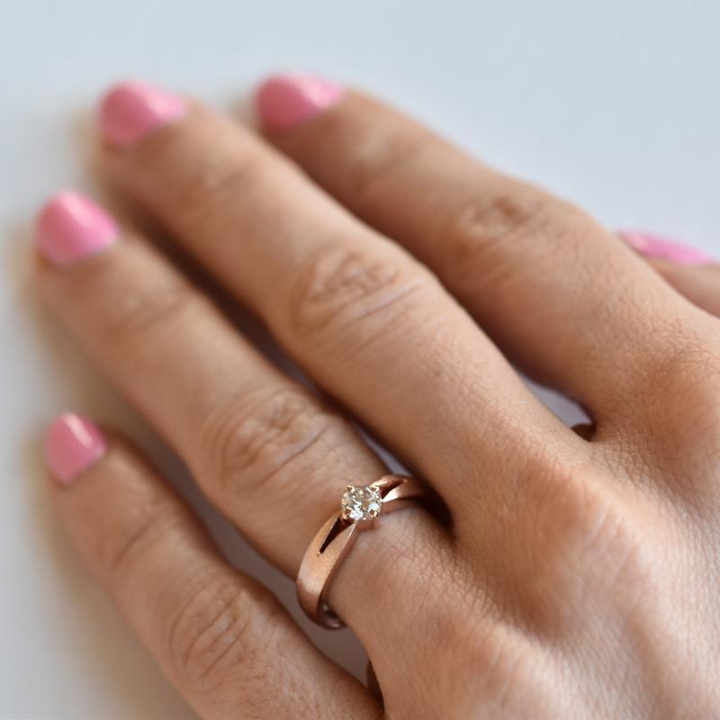 Zásnubní prsten ze zlata