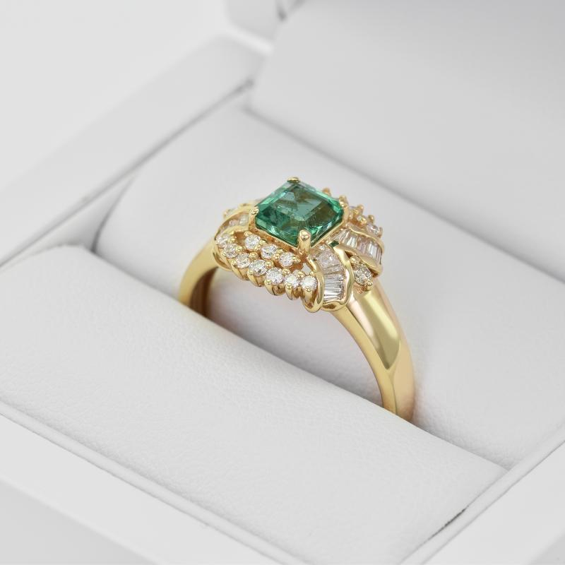 Zlatý prsten se smaragdem a diamanty 2495
