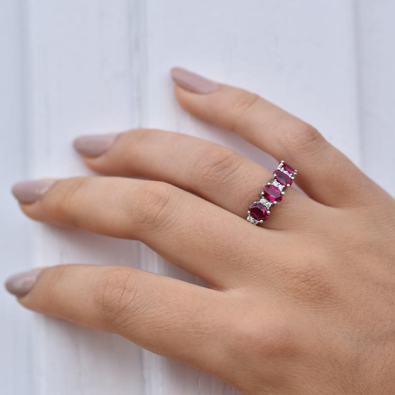 Stříbrný prsten s oválnými rubíny 34765