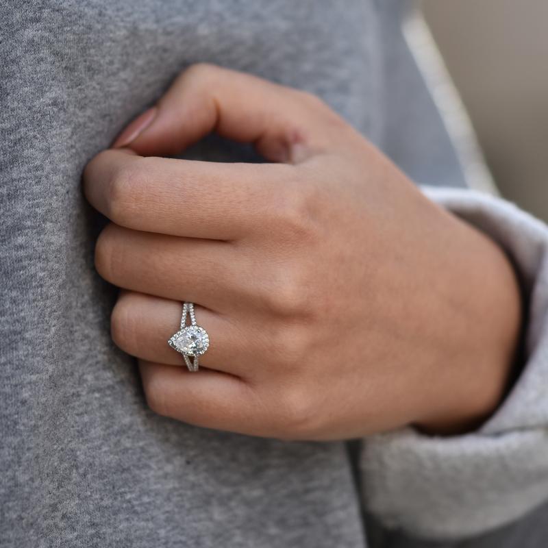 Halo zásnubní prsten s pear diamantem Perlote 36265