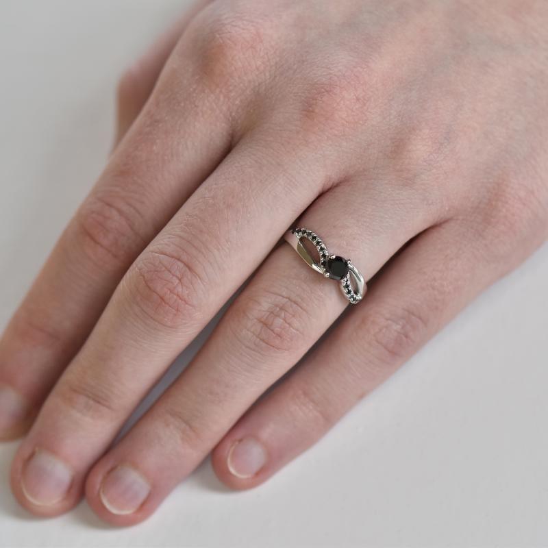 Platinový prsten s černými diamanty 41675