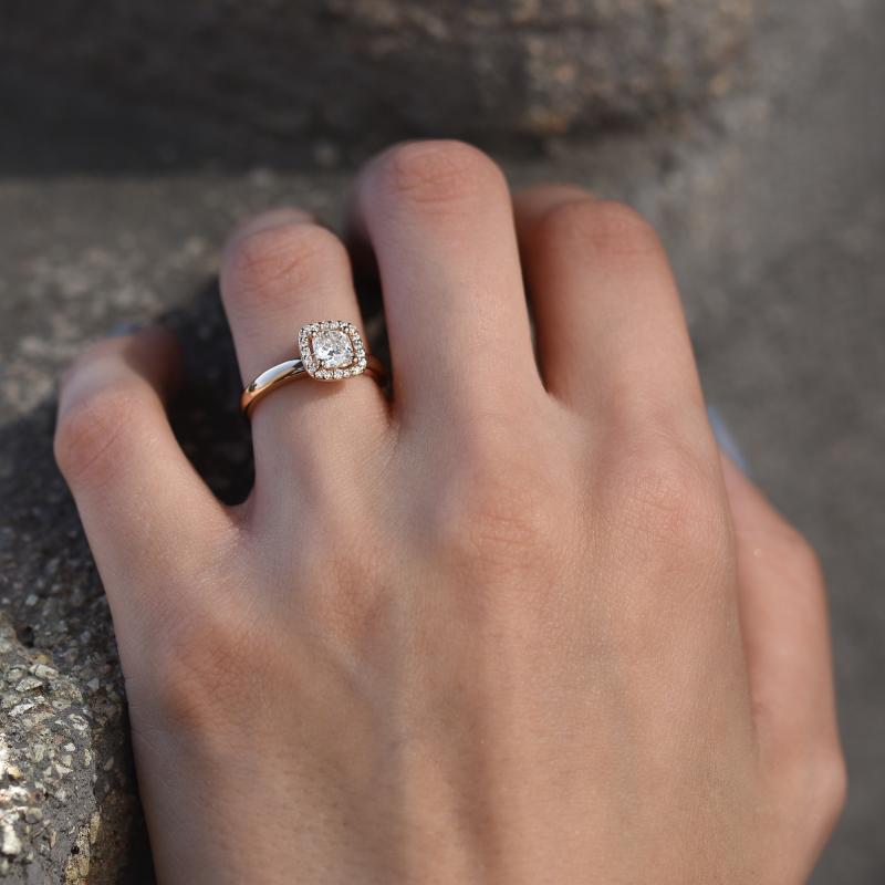 Zásnubní zlatý prsten s bílými diamanty 46055