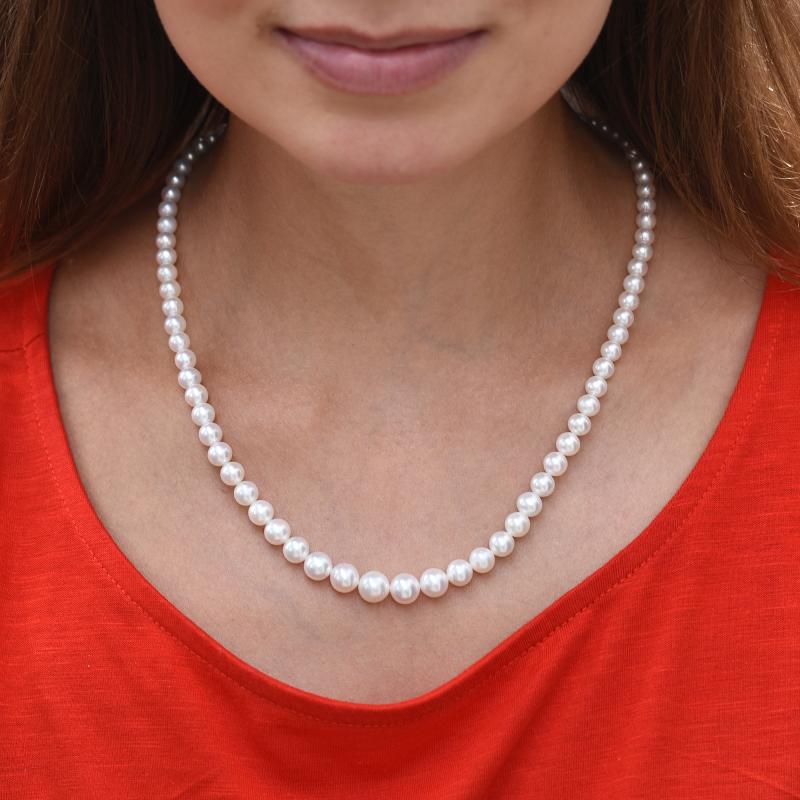 Zlatý náhrdelník z bílých perel