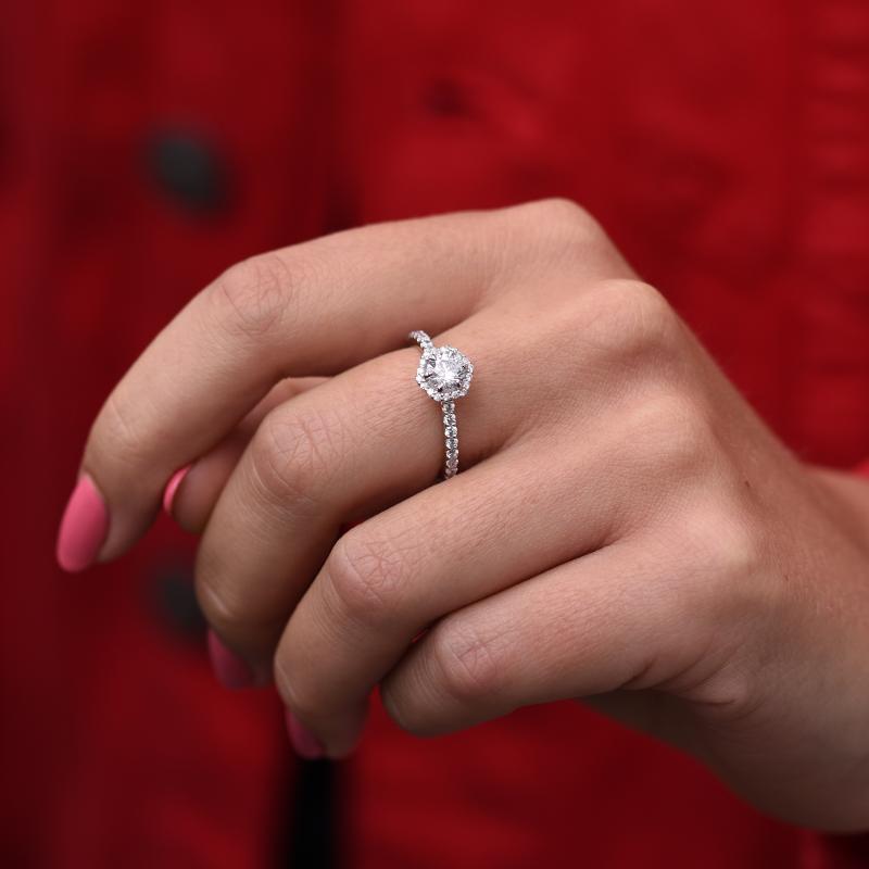 Halo zásnubní prsten s diamanty ze zlata 48045