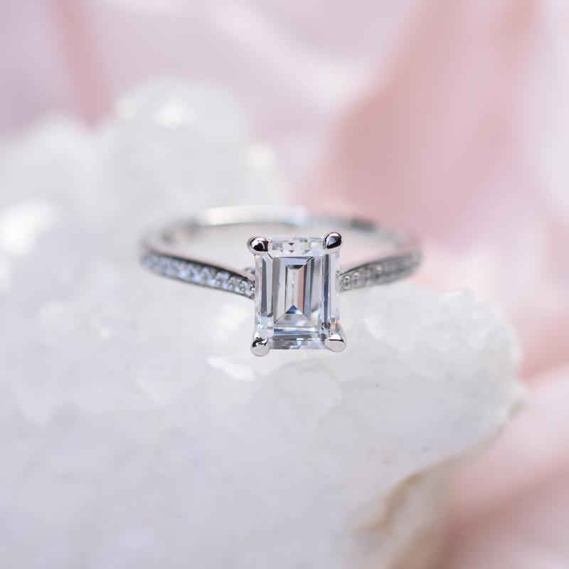 Zásnubní prsten s emerald diamantem 49495