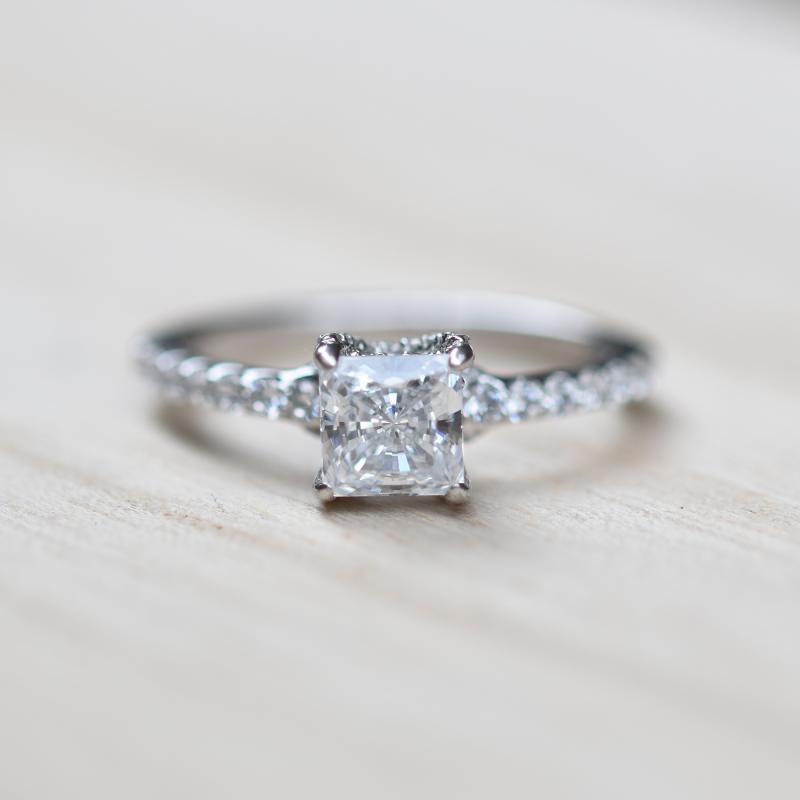 Prsten s diamantem 49605