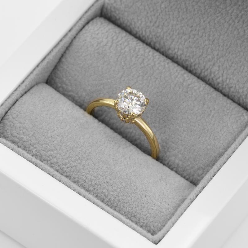 Zásnubní vintage zlatý prsten s moissanitem a diamanty 49955