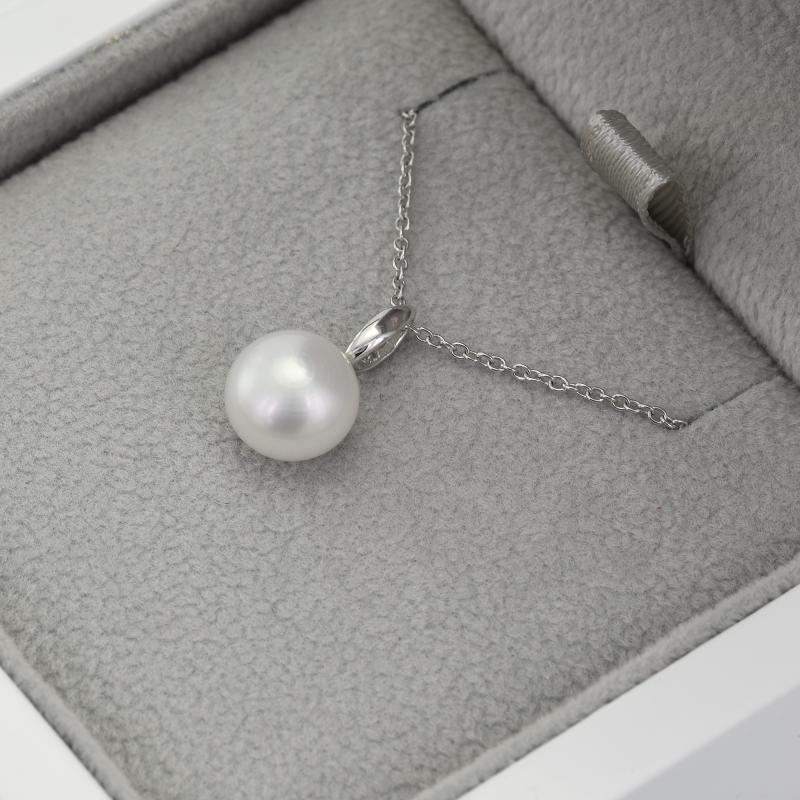 Elegantní zlatý náhrdelník s perlou