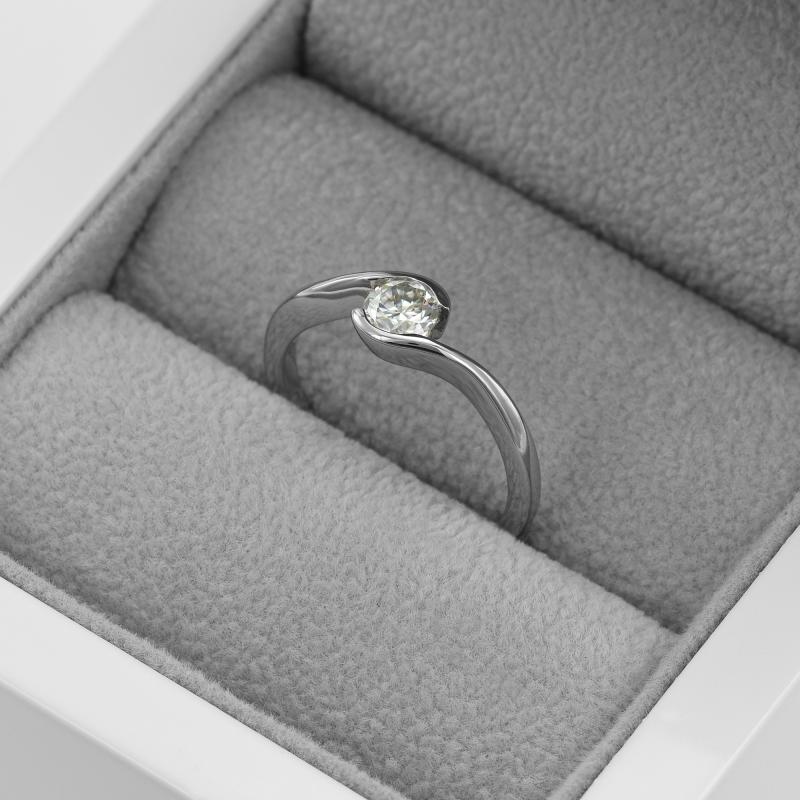 Platinový prsten s diamantem 50485