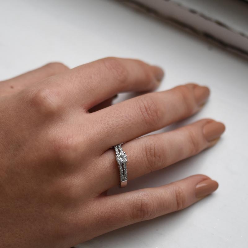 Platinový zásnubní prsten s diamanty 51065