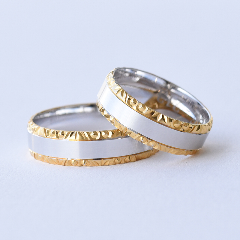 Zdobené dvoubarevné snubní prsteny