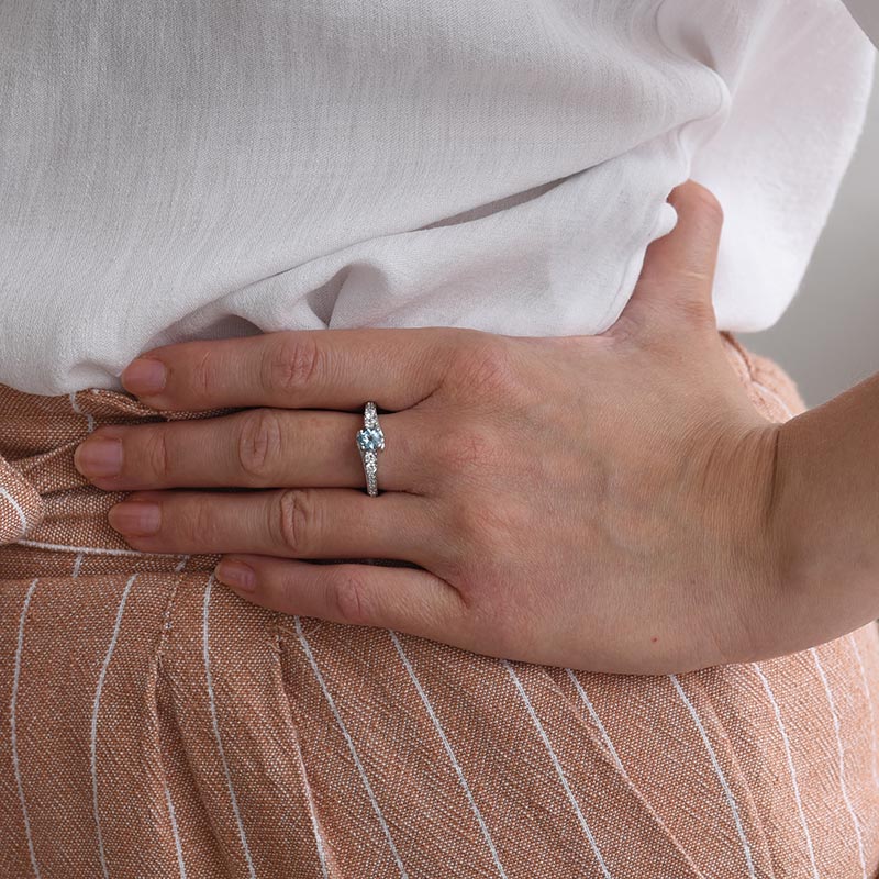 Romantický stříbrný prsten s londýnským topazem 65545