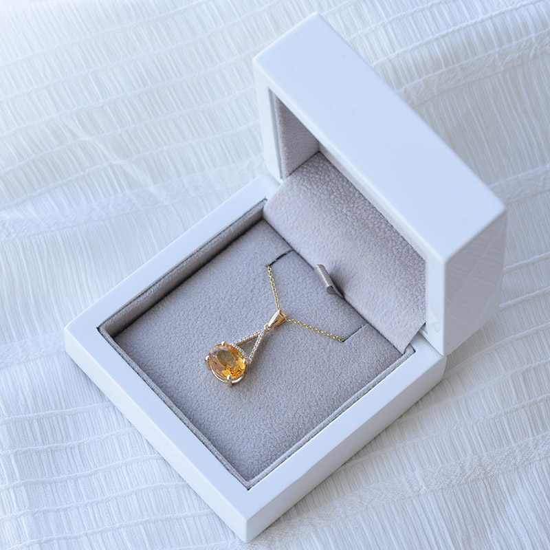 Zlatý náhrdelník s citrínem a diamanty