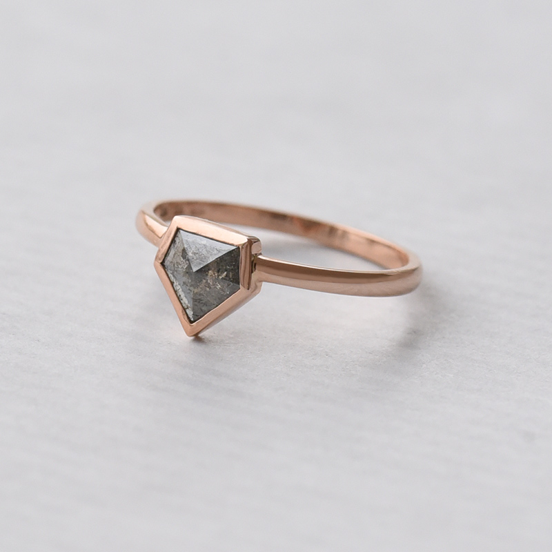 Zlatý diamantový prsten 71675