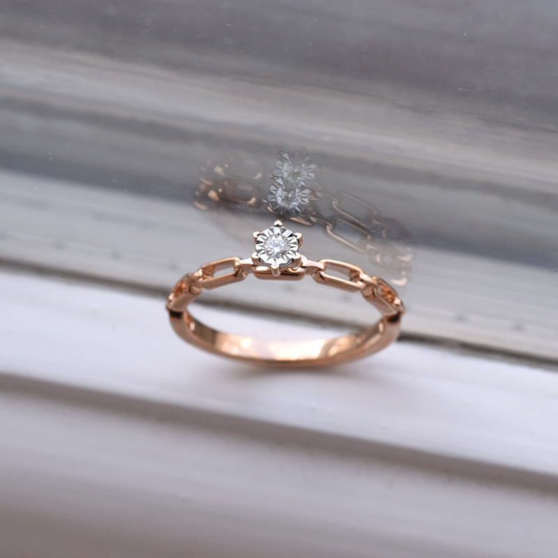 Trendy diamantový prsten z růžového zlata 84425