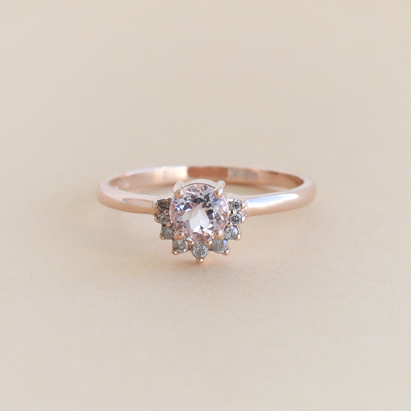 Zlatý minimalistický prsten s morganitem 95745