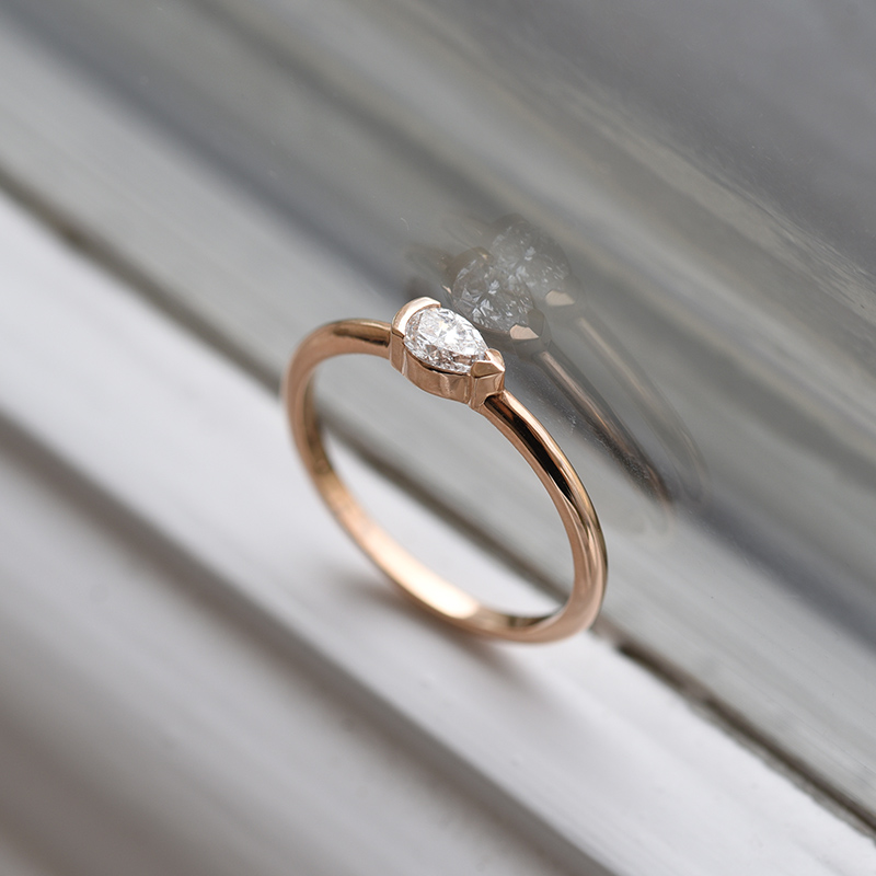 Zlatý prsten s pear certifikovaným diamantem 100286