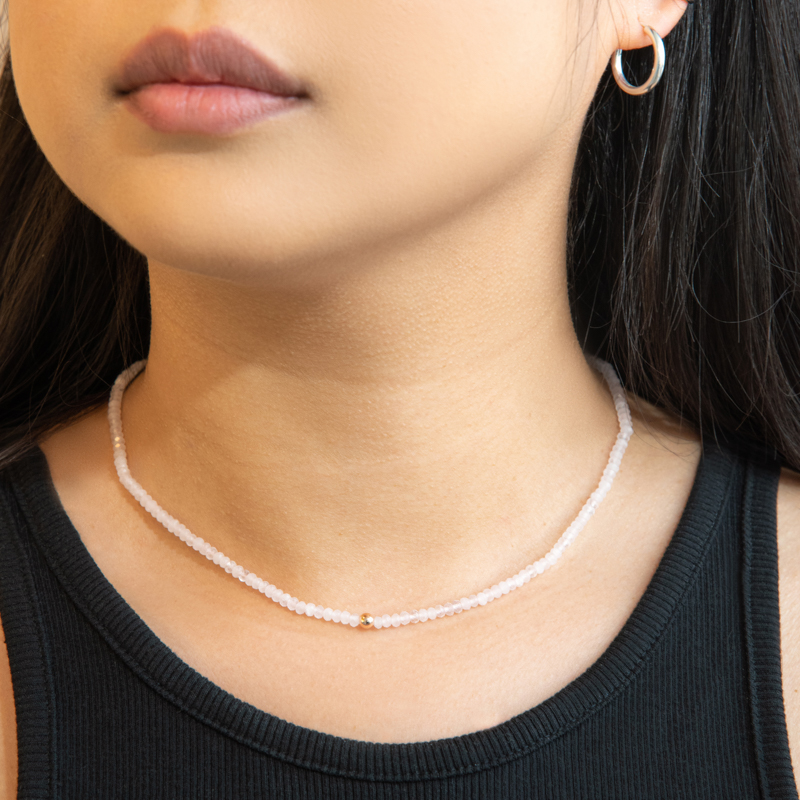 Stříbrný náhrdelník s růženinovými korálky Rosa 104476