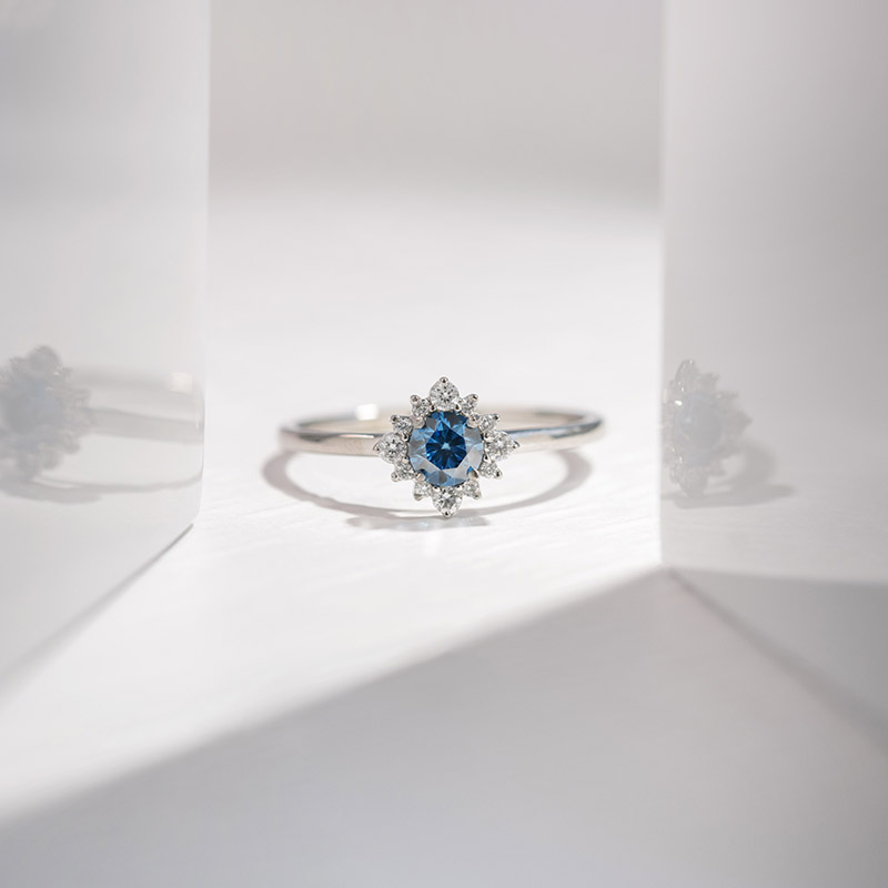 Zásnubní prsten s 0.31ct IGI certifikovaným modrým lab-grown diamantem Febe 111346
