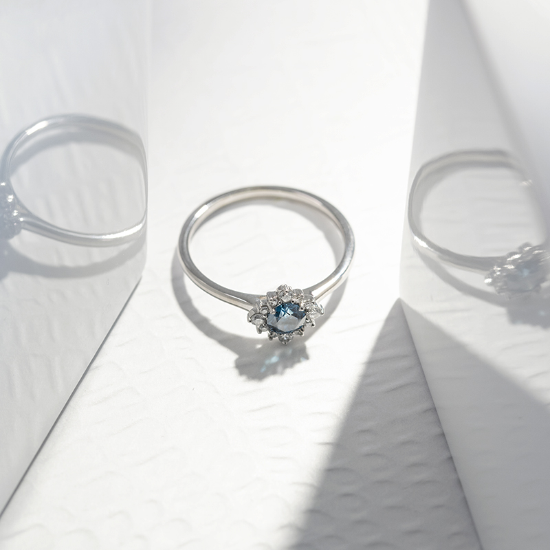 Zásnubní prsten s 0.31ct IGI certifikovaným modrým lab-grown diamantem Febe 111356