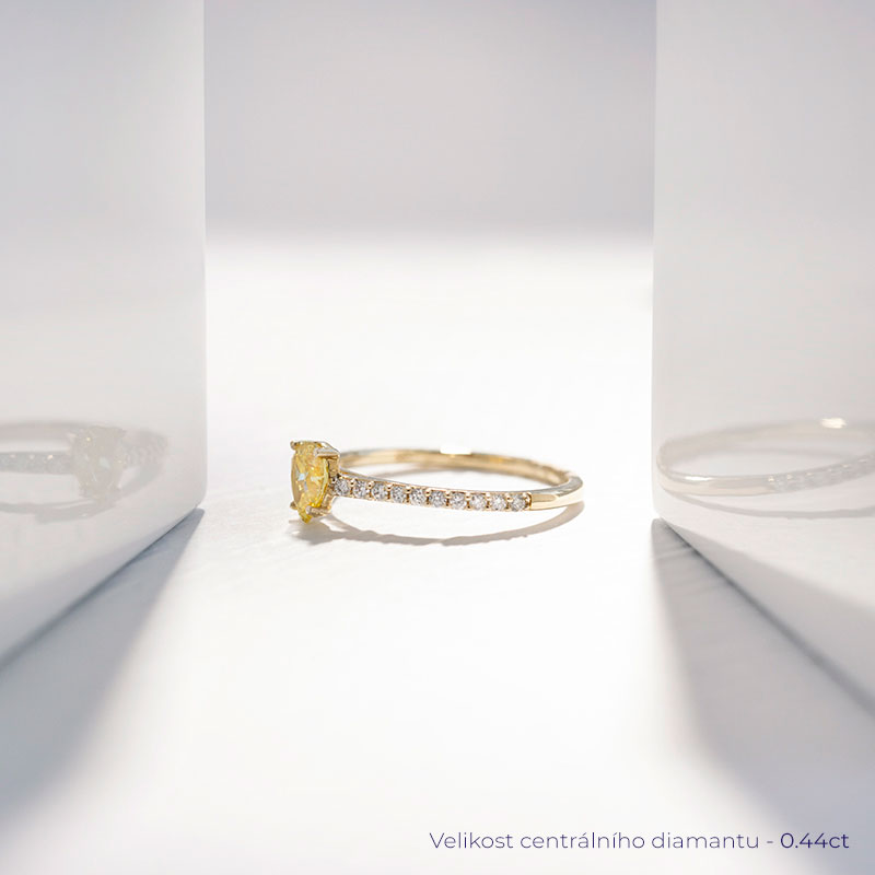 Zásnubní prsten s certifikovaným fancy yellow lab-grown diamantem Ernes 114156
