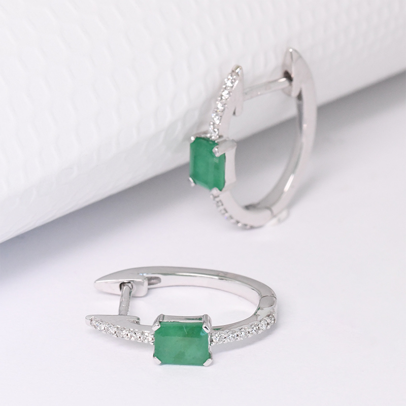 Kruhové náušnice s diamanty a smaragdy Jade 116476