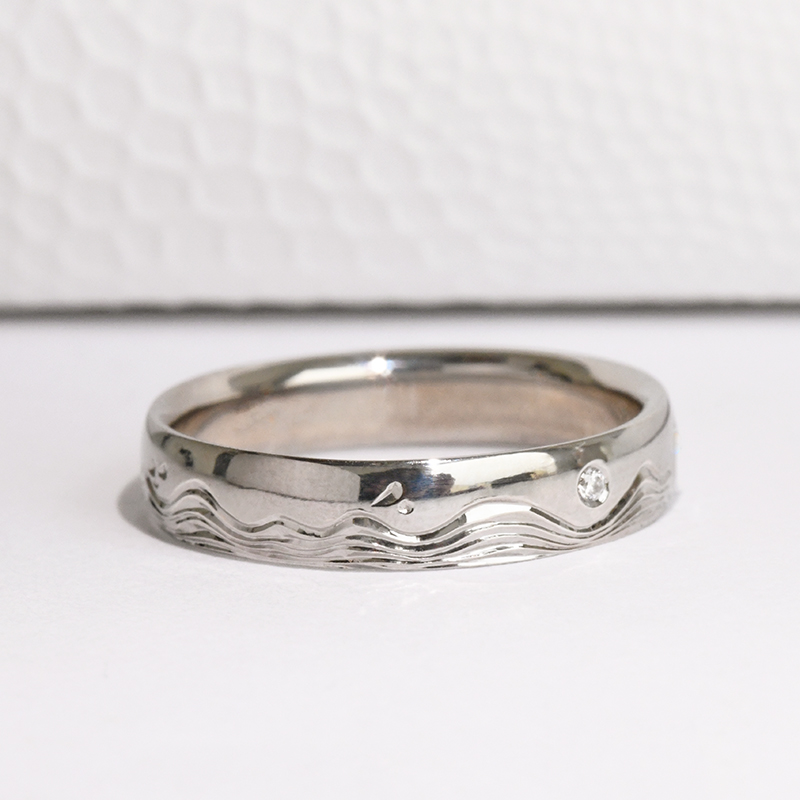Snubní prsteny s ruční rytinou vln a diamanty Laurien 116996