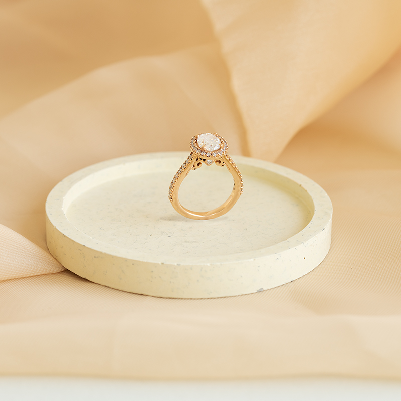 Zlatý elegantní zásnubní prsten s moissanitem Jody 124066