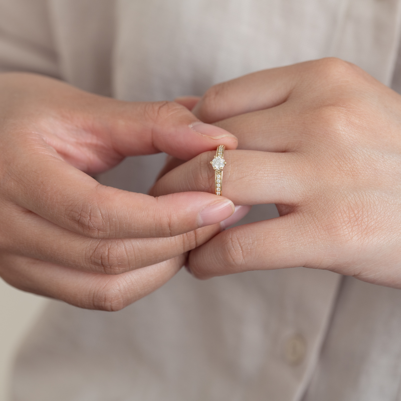 Zlatý zásnubní prsten s diamanty Vanan 124716
