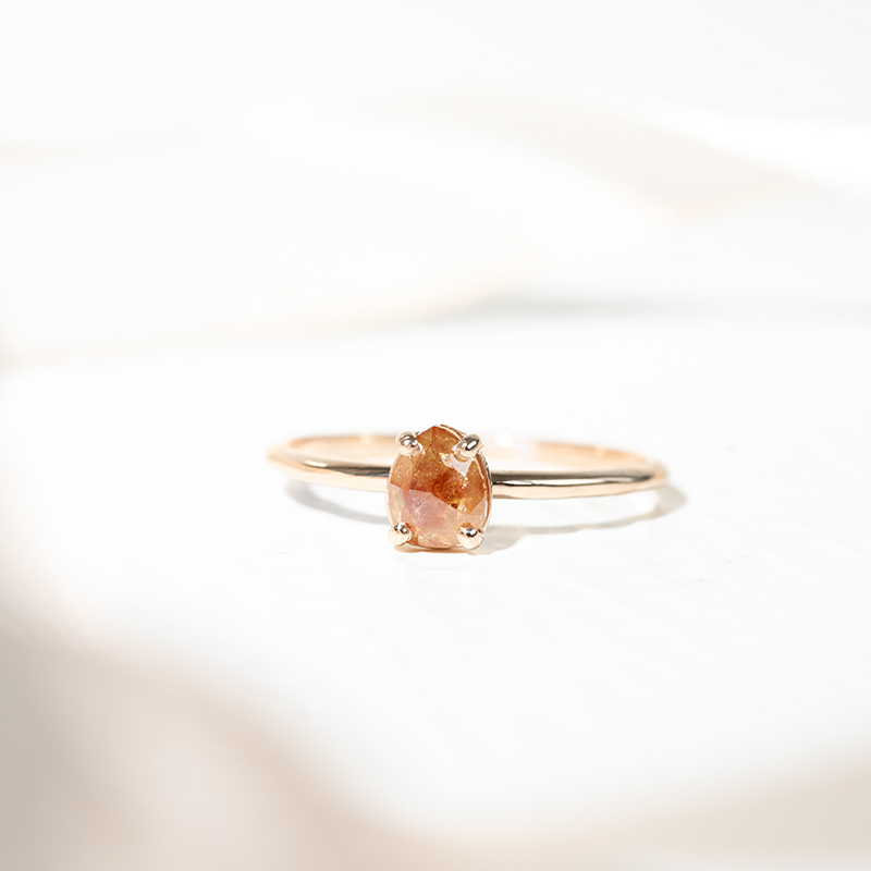 Zlatý prsten s pear salt and pepper diamantem Lorelei 126146