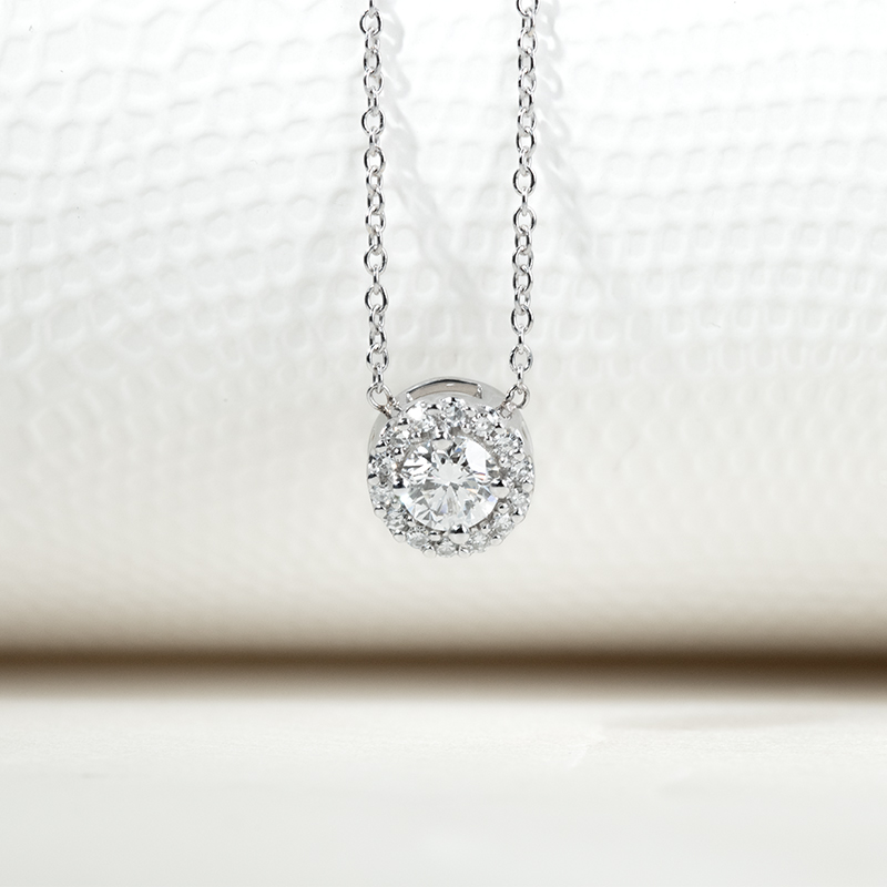 Zlatý halo náhrdelník s moissanitem a diamanty Vicky 131896