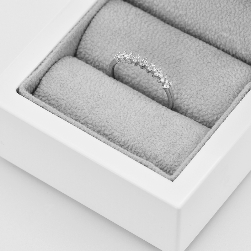 Romantický eternity prsten s moissanity Betsy 133546