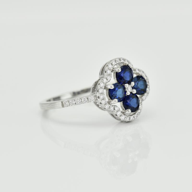 Stříbrný prsten ve tvaru květu 16556