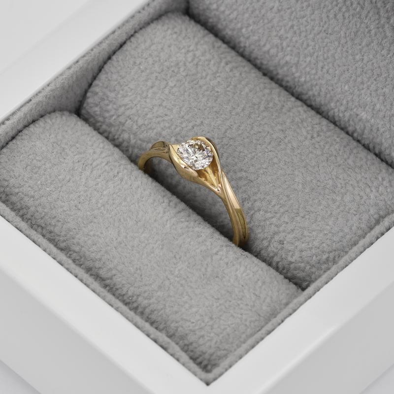 Zásnubní prsten ze žlutého zlata 22006