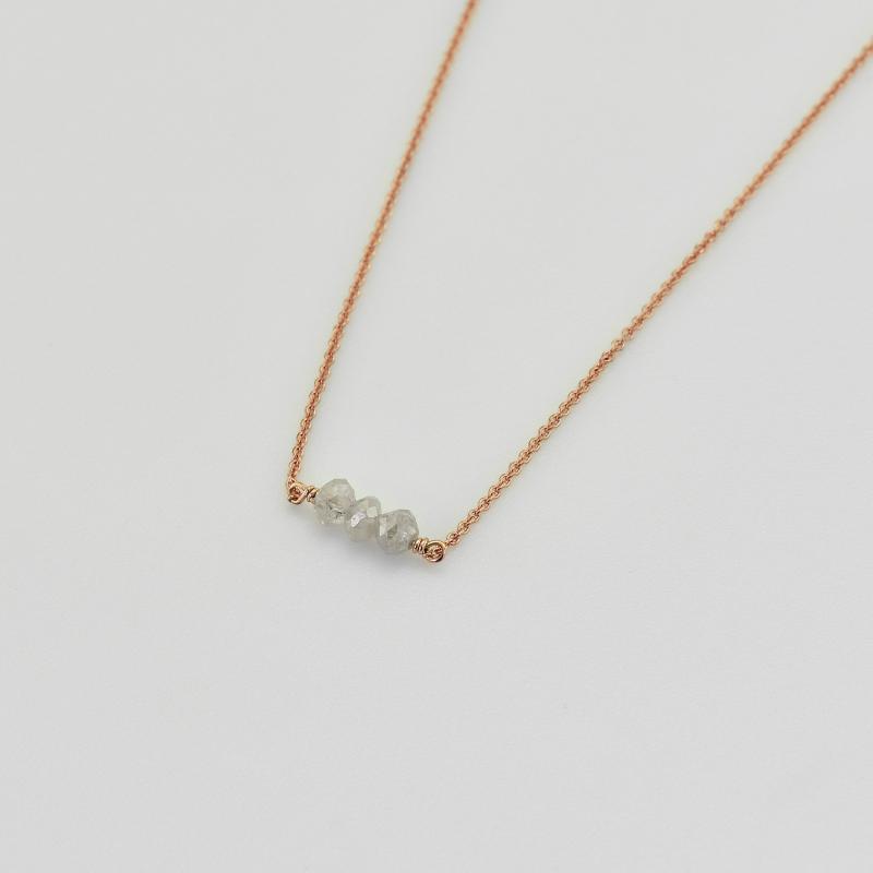 Zlatý choker s diamantovými korálky 37516