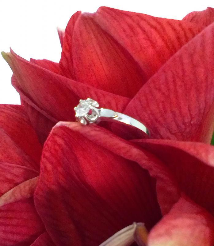 Zásnubní prsten s diamantem 4016