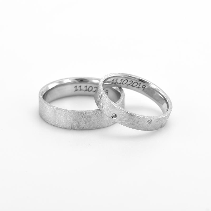 Netradiční zlaté snubní prsteny s diamanty 48316
